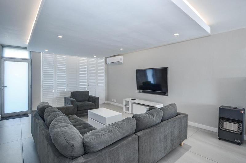 To Let 2 Bedroom Property for Rent in Dolphin Beach Western Cape